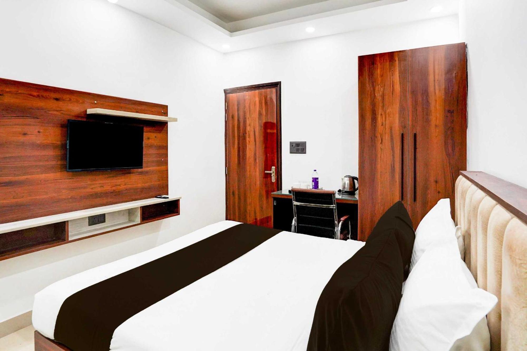 OYO 9148 Hotel Global Inn Nuova Delhi Esterno foto
