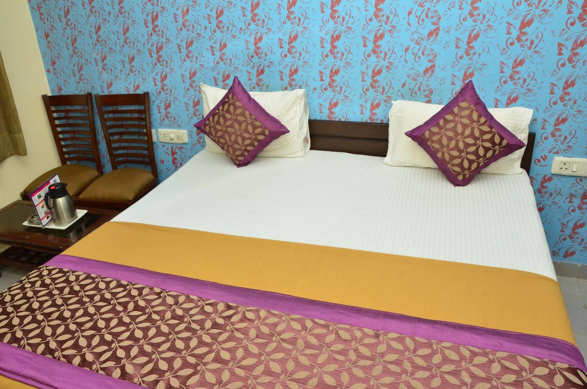 OYO 9148 Hotel Global Inn Nuova Delhi Esterno foto