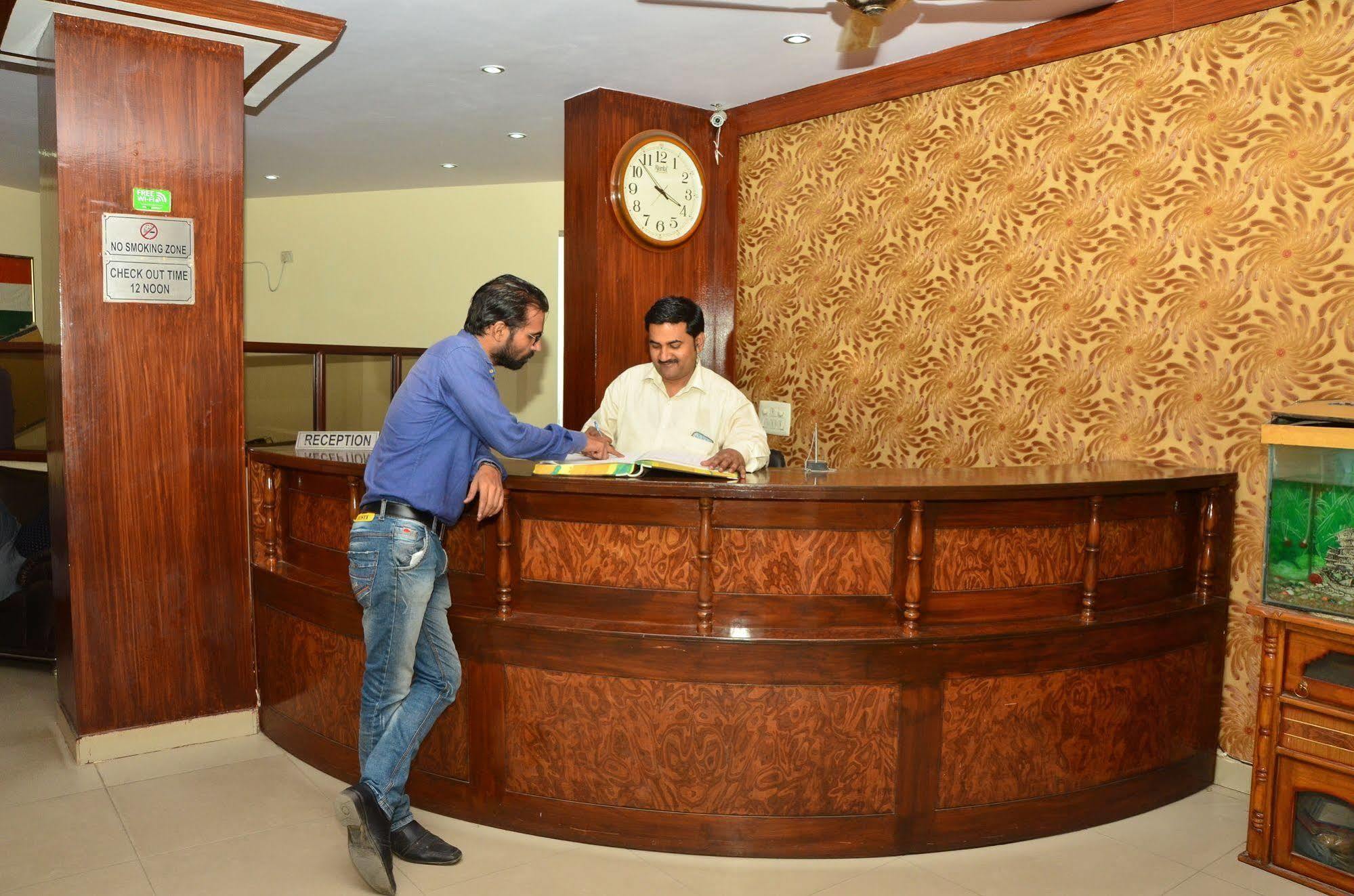 OYO 9148 Hotel Global Inn Nuova Delhi Esterno foto