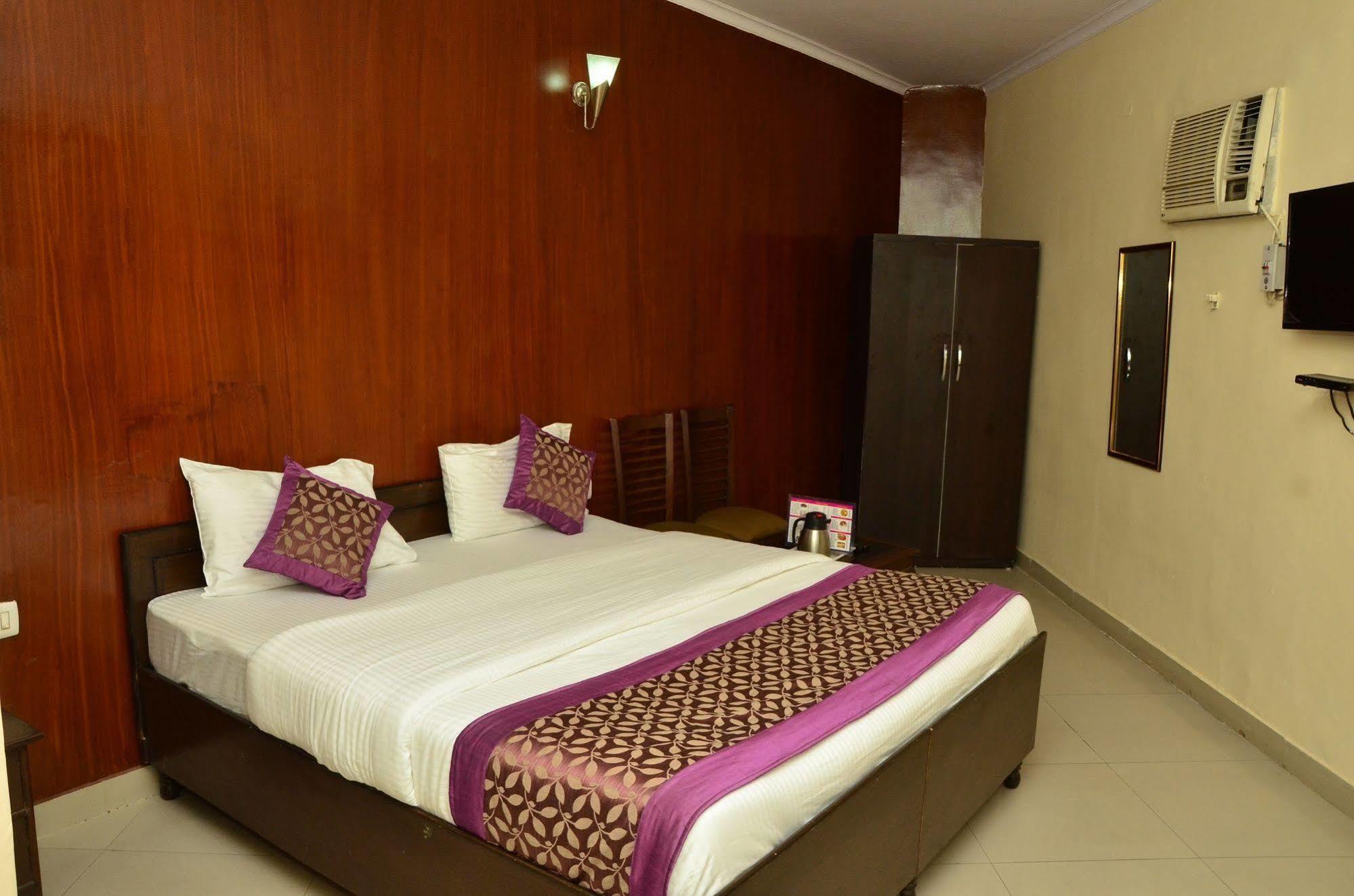 OYO 9148 Hotel Global Inn Nuova Delhi Esterno foto