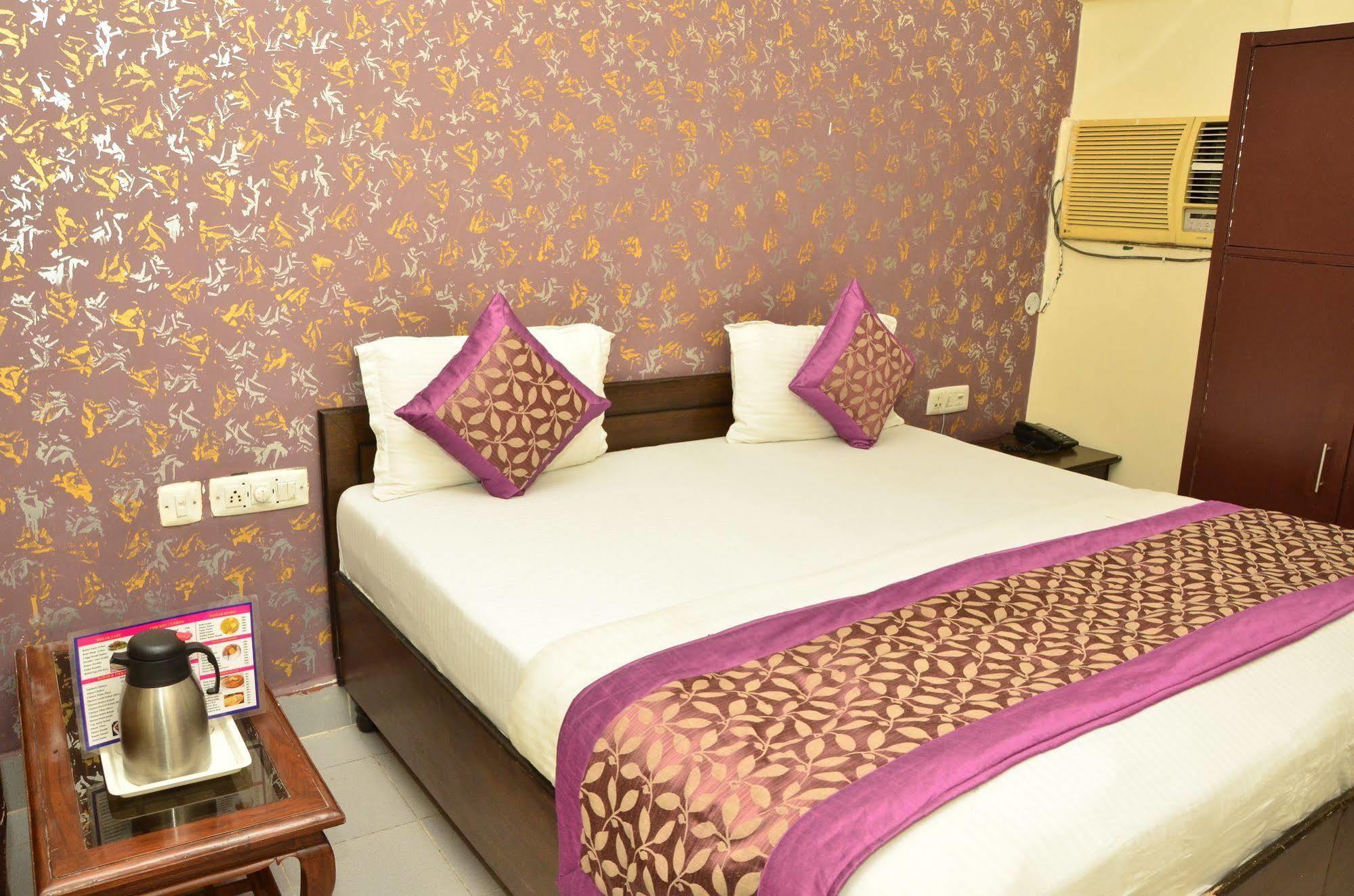 OYO 9148 Hotel Global Inn Nuova Delhi Esterno foto