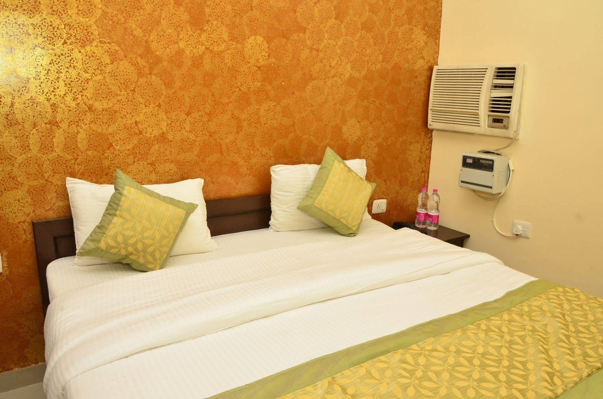 OYO 9148 Hotel Global Inn Nuova Delhi Esterno foto